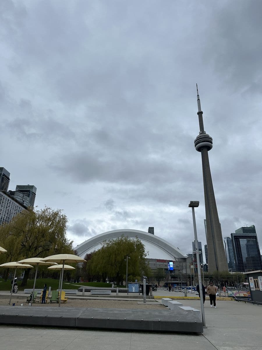 Souvenir du jour 14 — Eaton Centre, Casa Loma & École d'Adrien