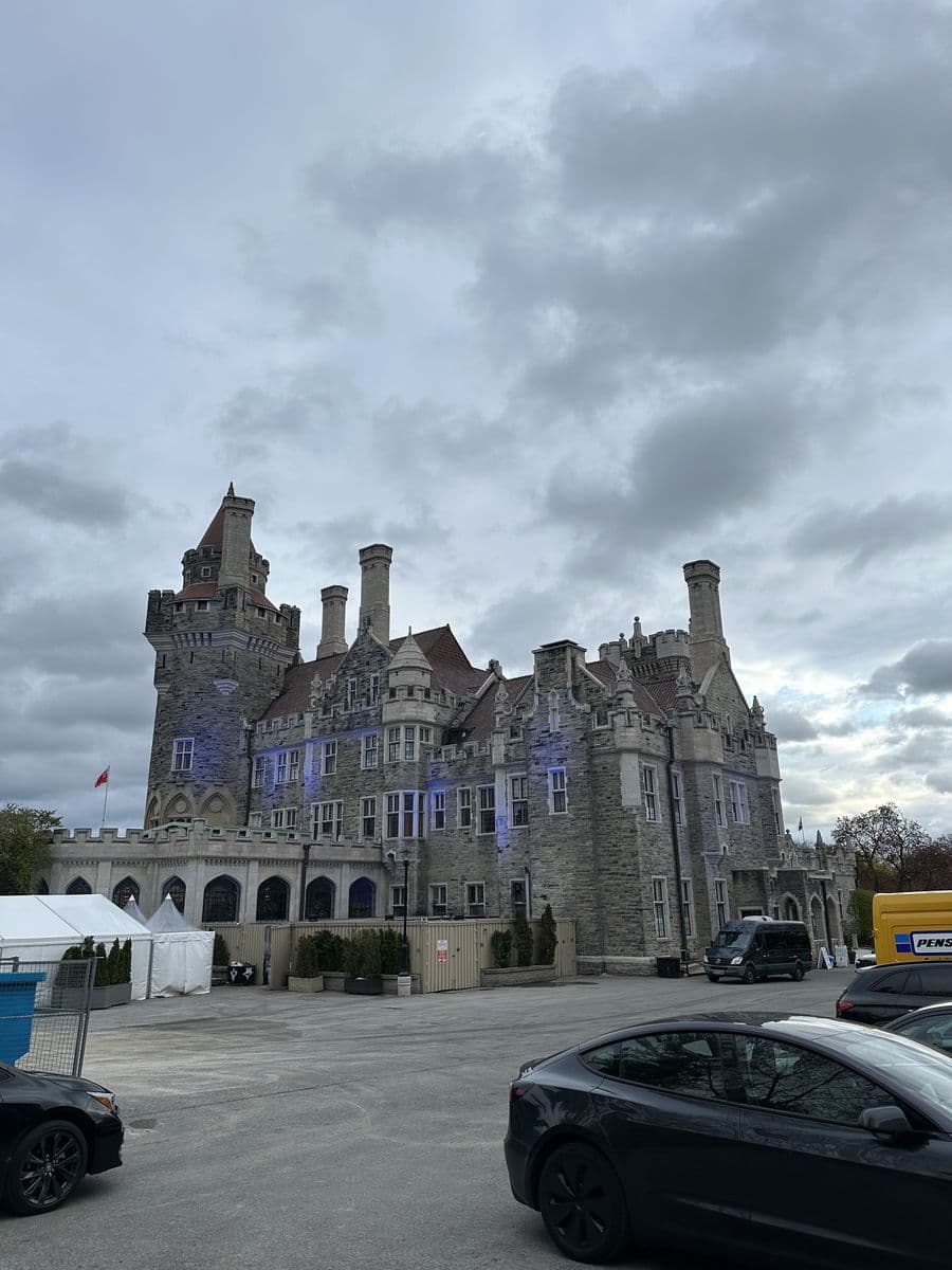 Souvenir du jour 14 — Eaton Centre, Casa Loma & École d'Adrien