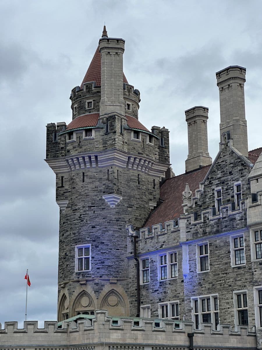 Souvenir du jour 14 — Eaton Centre, Casa Loma & École d'Adrien