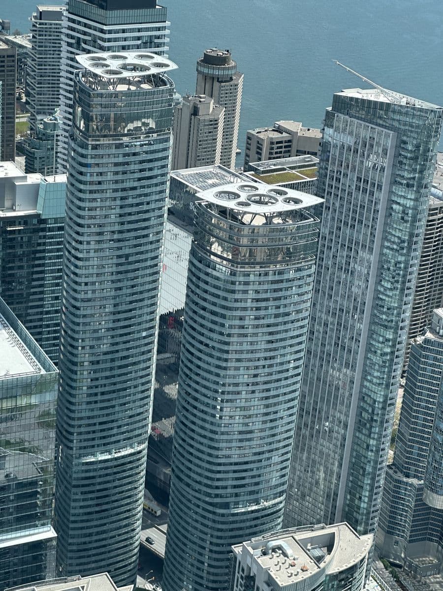 Souvenir du jour 15 — Antenne CN Tower à 447m & Grand Départ